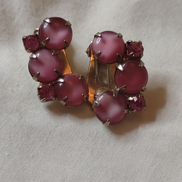 Vintage clip on earrings - Picture 6 of 9